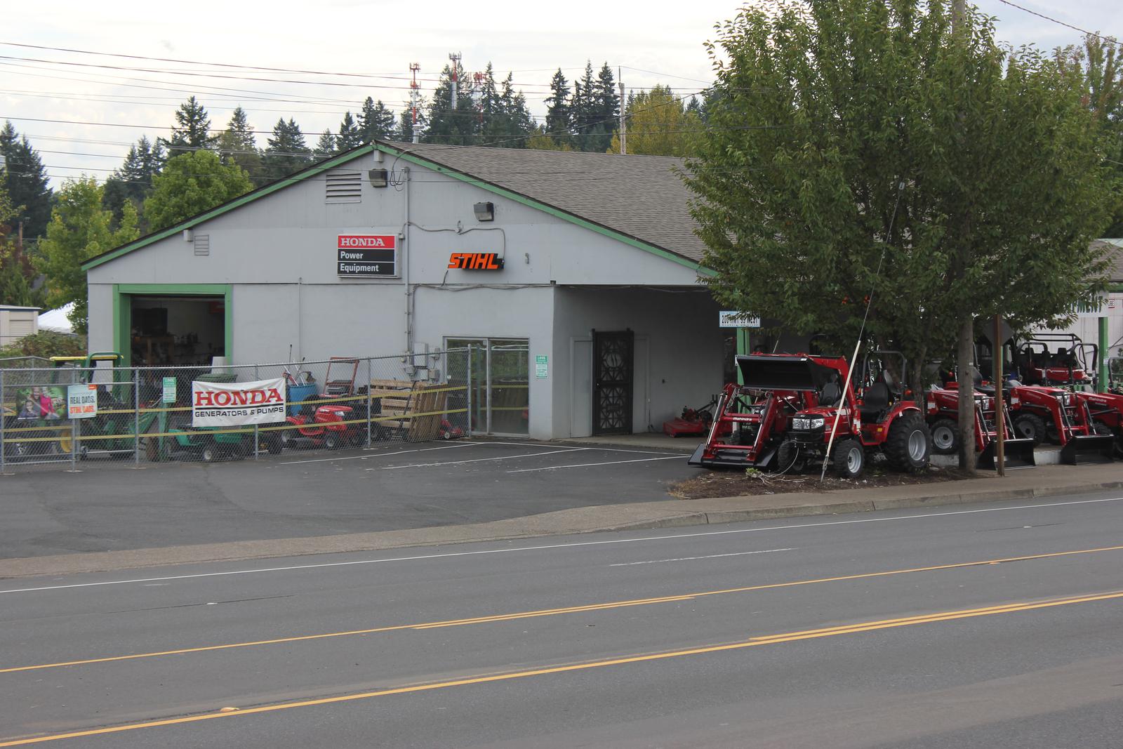 Newberg Store Stark Street Lawn & Garden